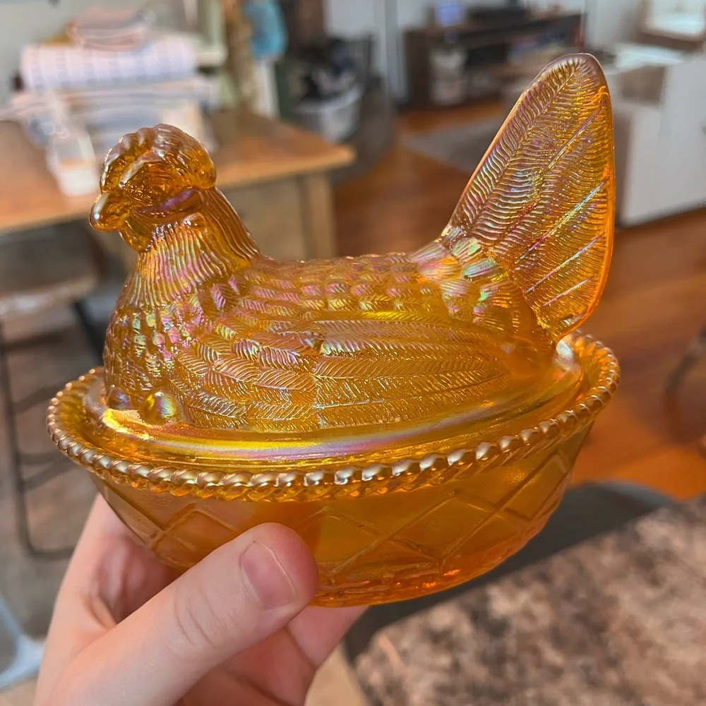 Westmoreland Amber Hen on Nest Dish